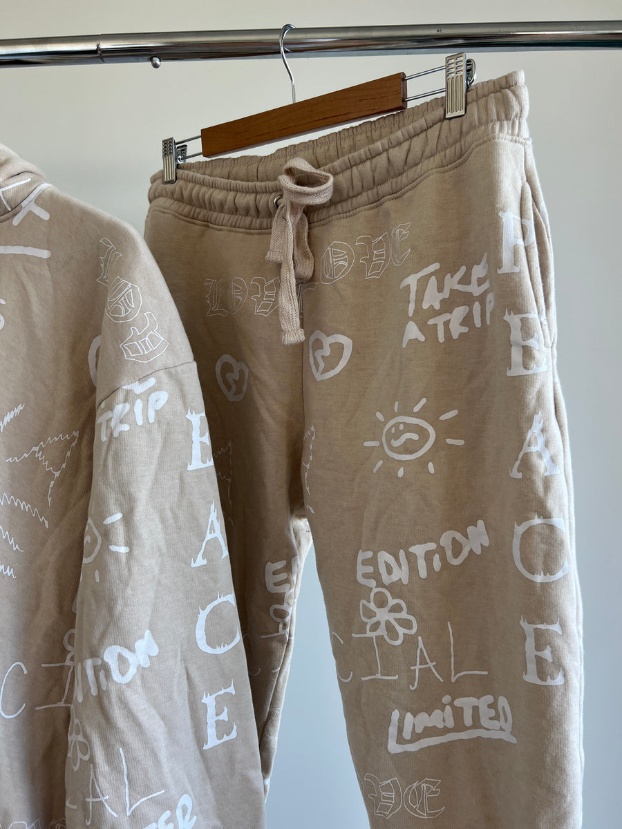 boohooMAN Unisex Beige Multi Logo Hoodie (XL) And Sweatpants (L)