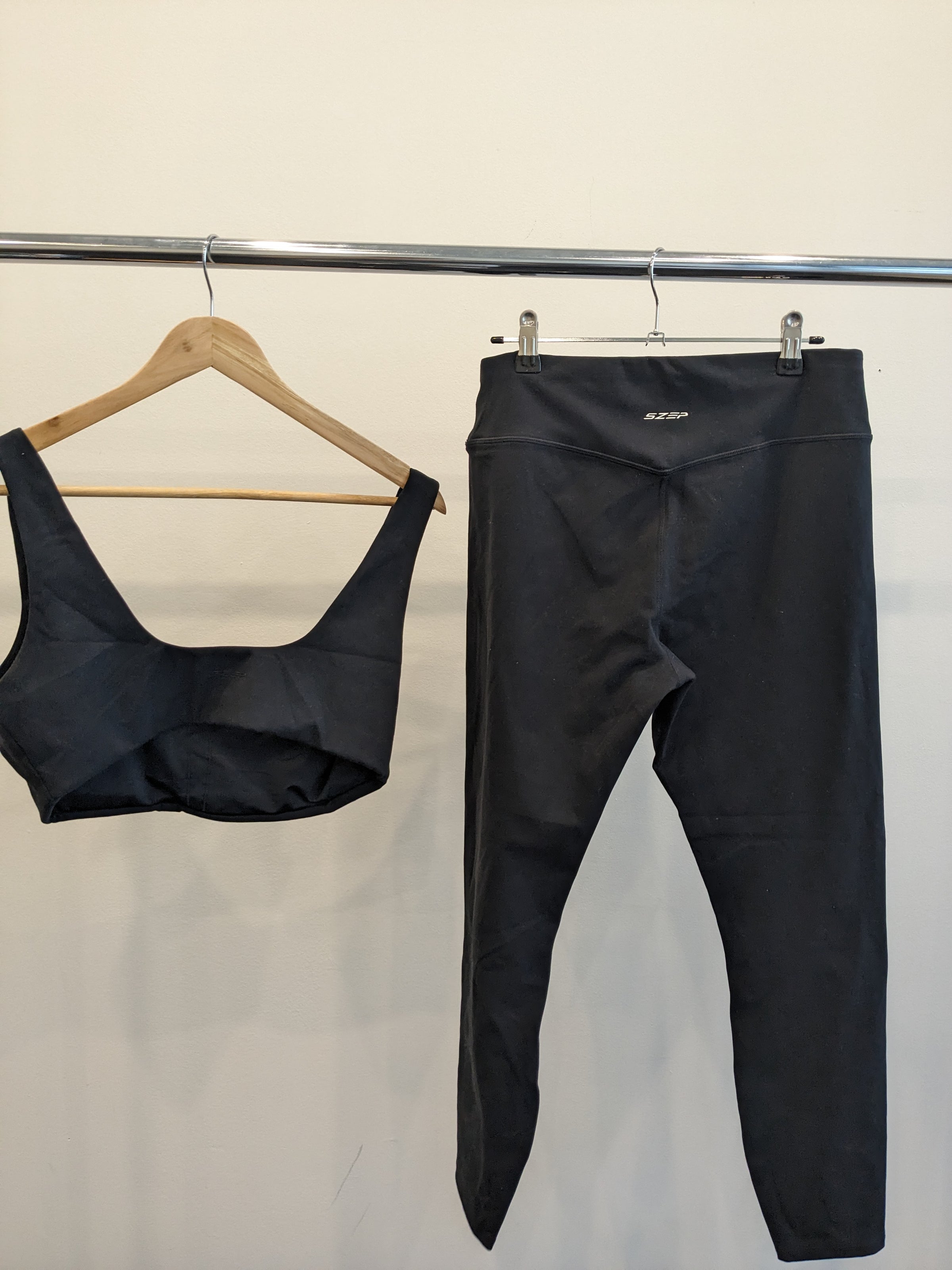 SZEP Black Top (XXL) And Leggings (XL) Set –