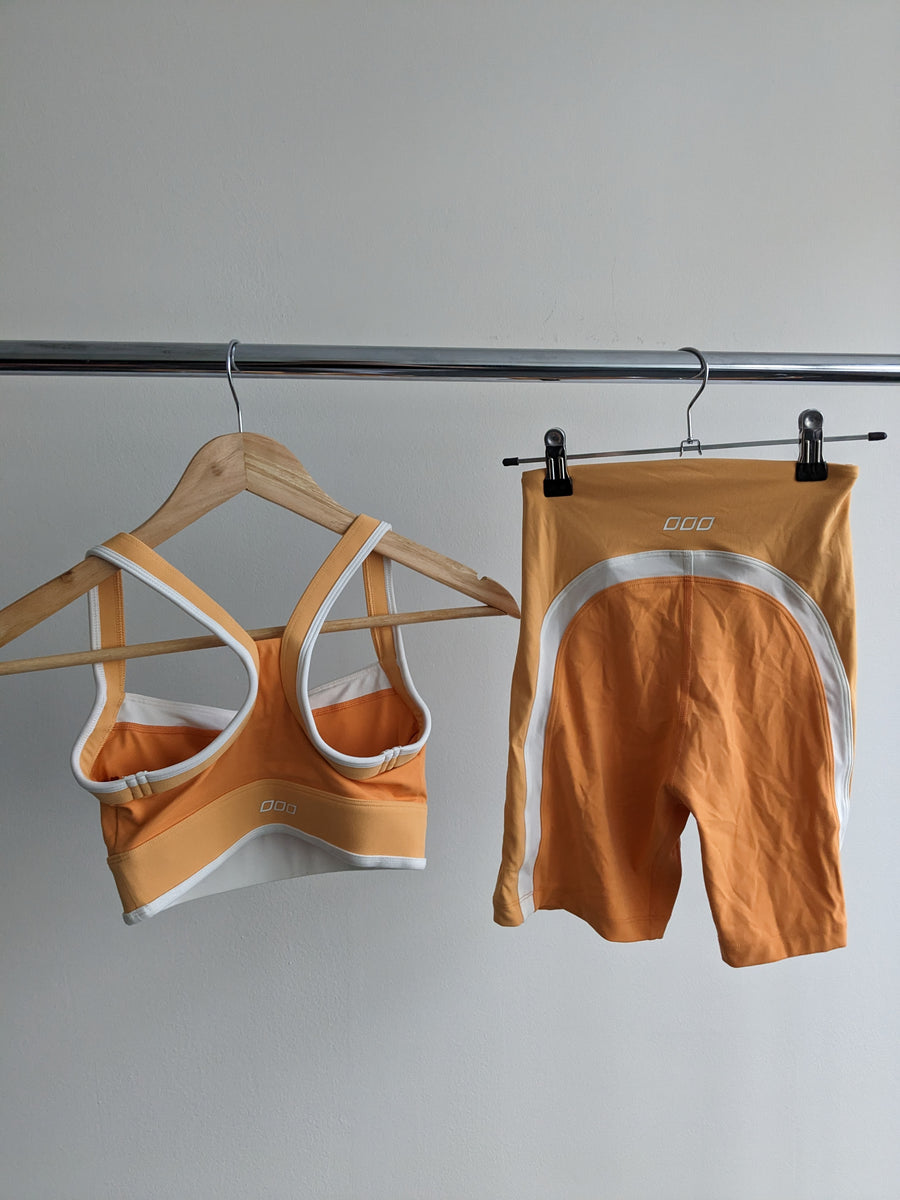 Lorna Jane Light Orange With White Lining Sports Bra & Shorts Set - XXS