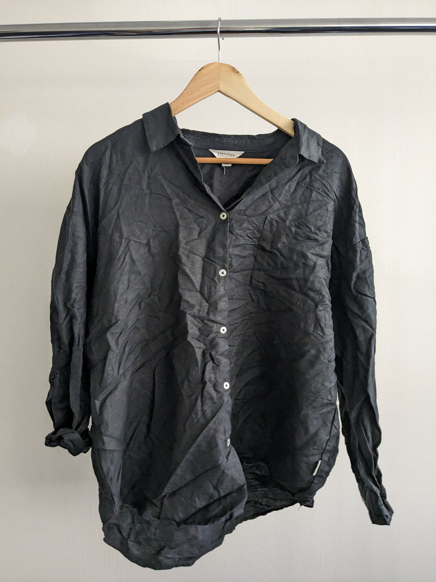 Subtitled Black Button Up Shirt - M