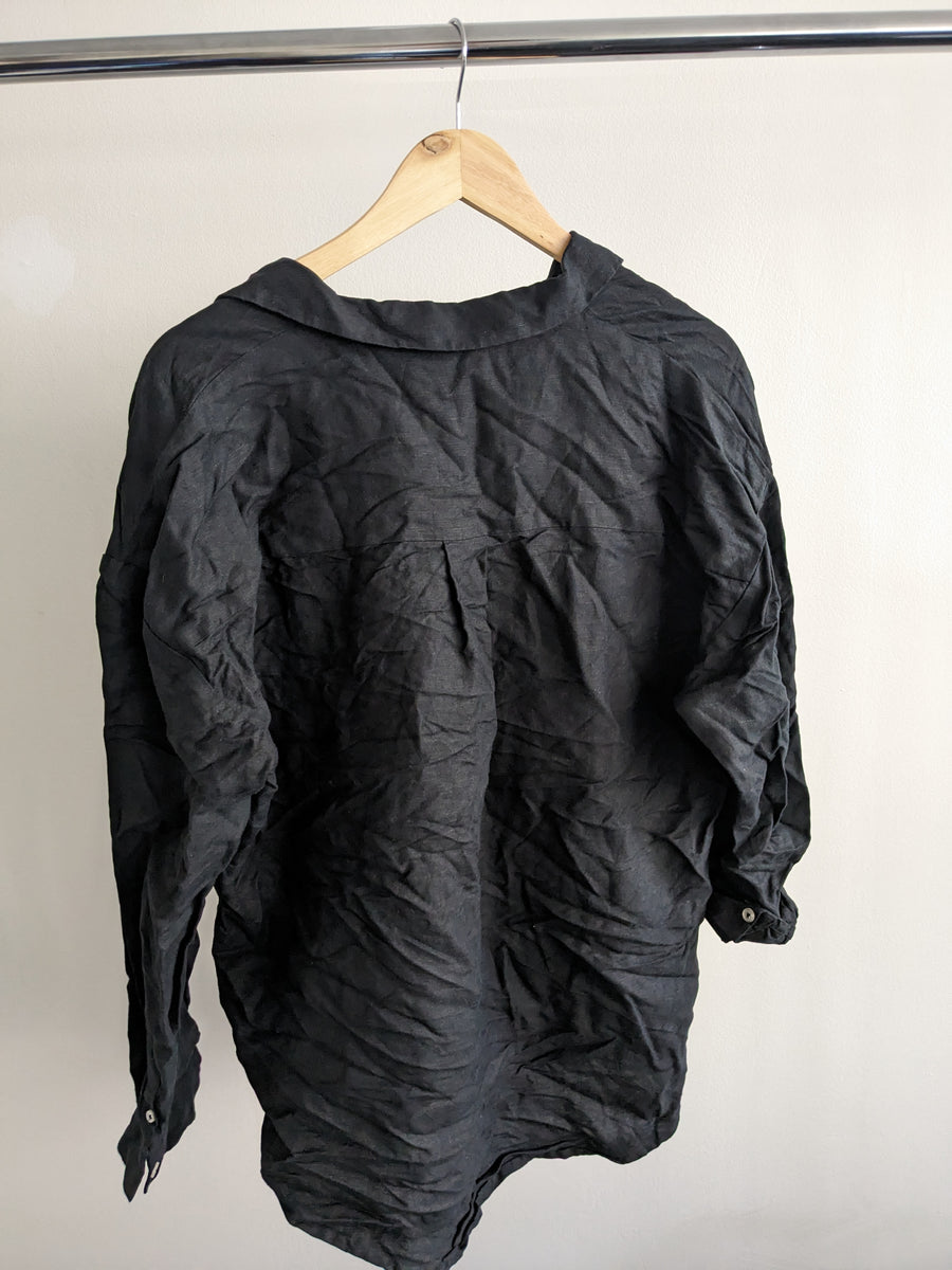 Subtitled Black Button Up Shirt - M