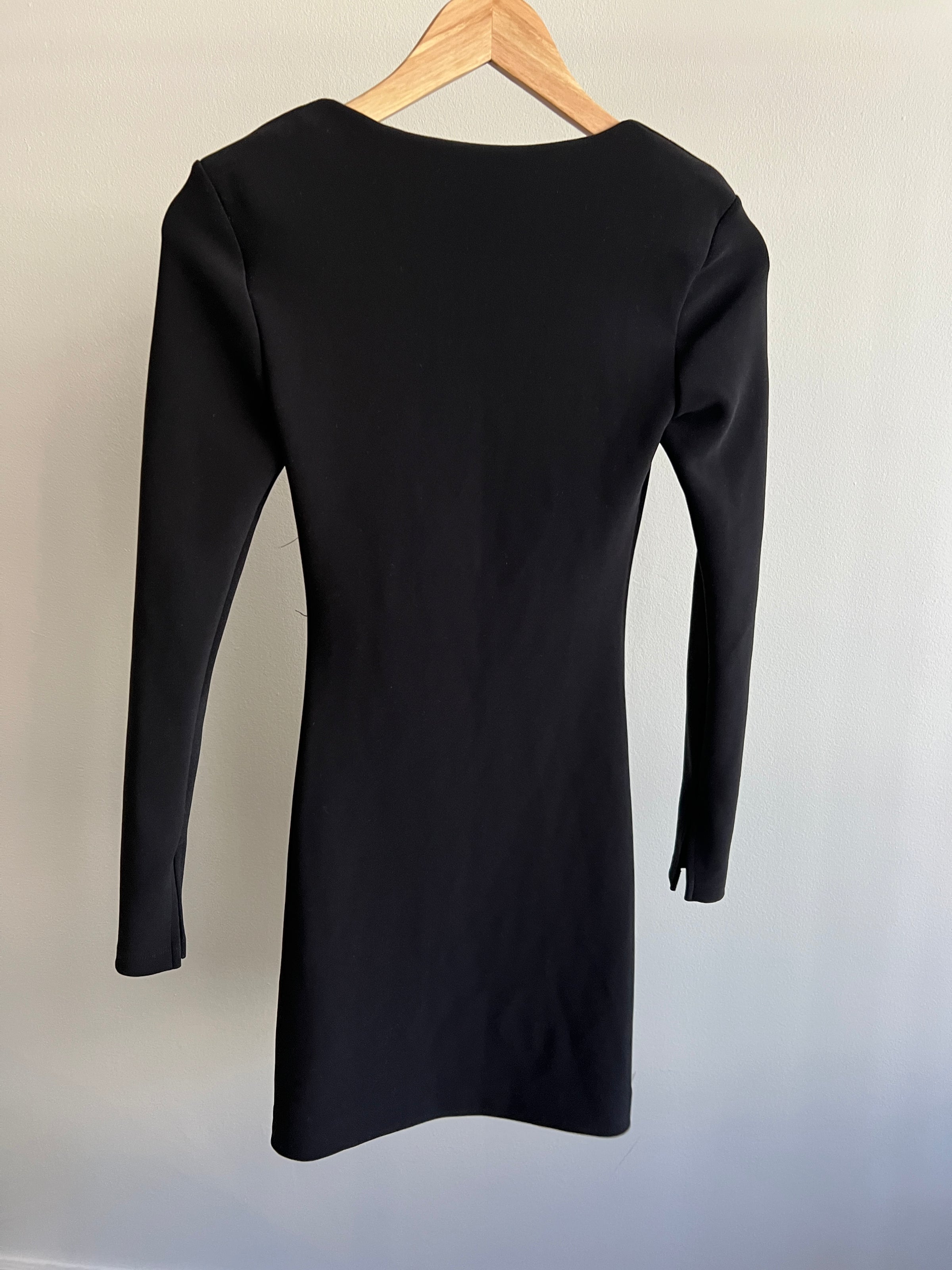 Forever New Black Long Sleeve Mini Dress - AU 6 flashbackshop.com.au Forever New Black Long Sleeve Mini Dress - AU 6 flashbackshop.com.au