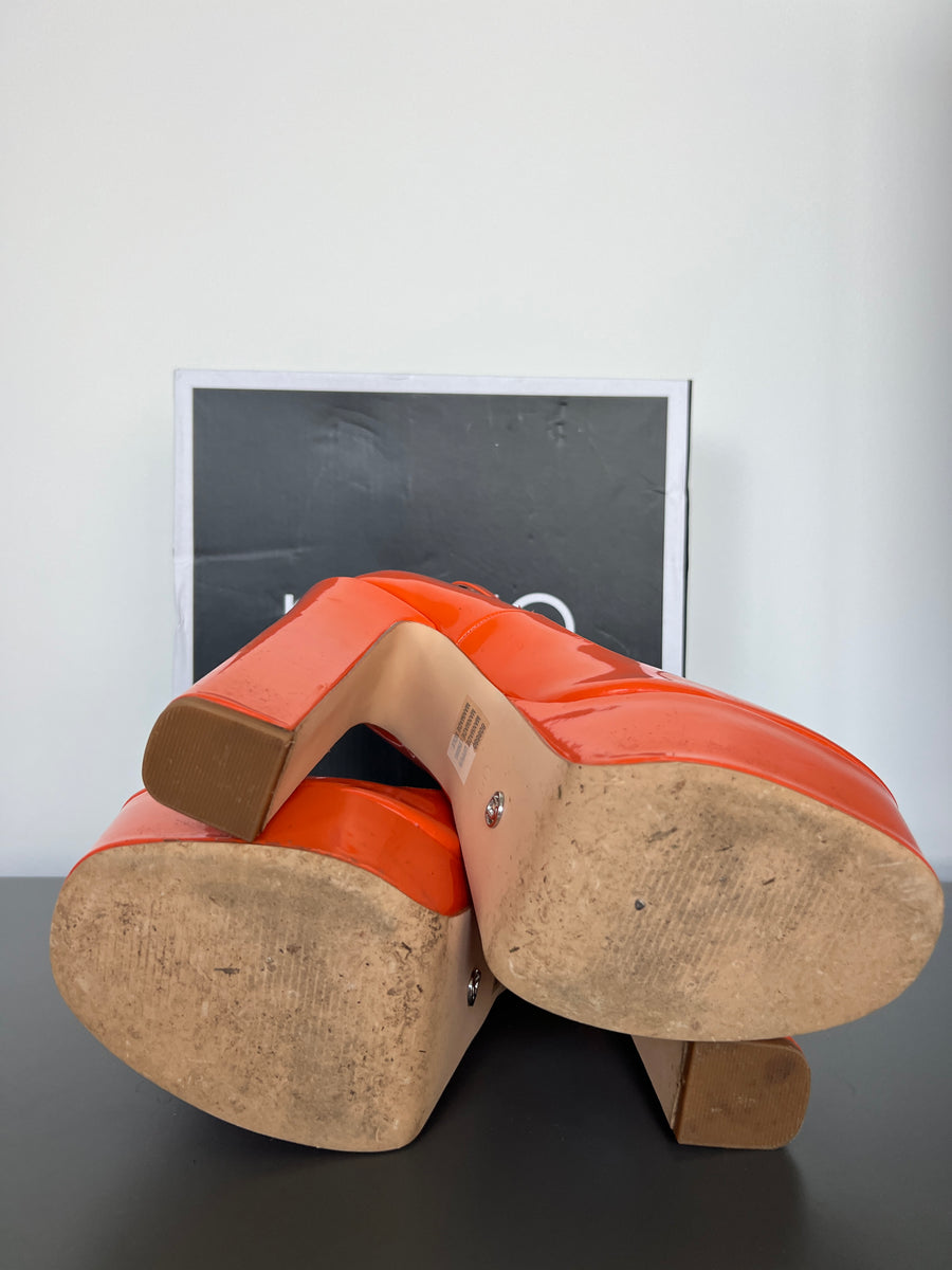 NOVO Zippedy Orange Patent Heels - 9