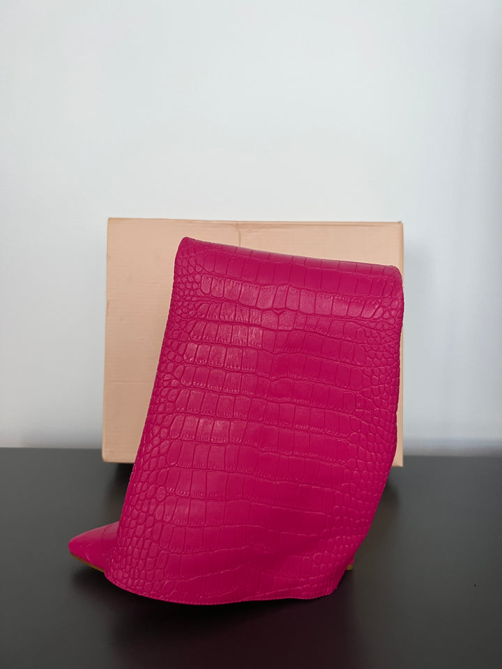 BILLINI Fuchsia Croc Eilish Boots - 9