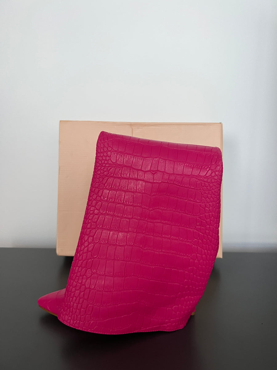 BILLINI Fuchsia Croc Eilish Boots - 9